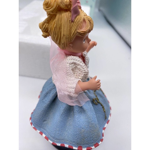 Madame Alexander "1950 Sock Hop" Poodle Skirt Circa 2000 Figurine NIB COA 90650 - Picture 7 of 15